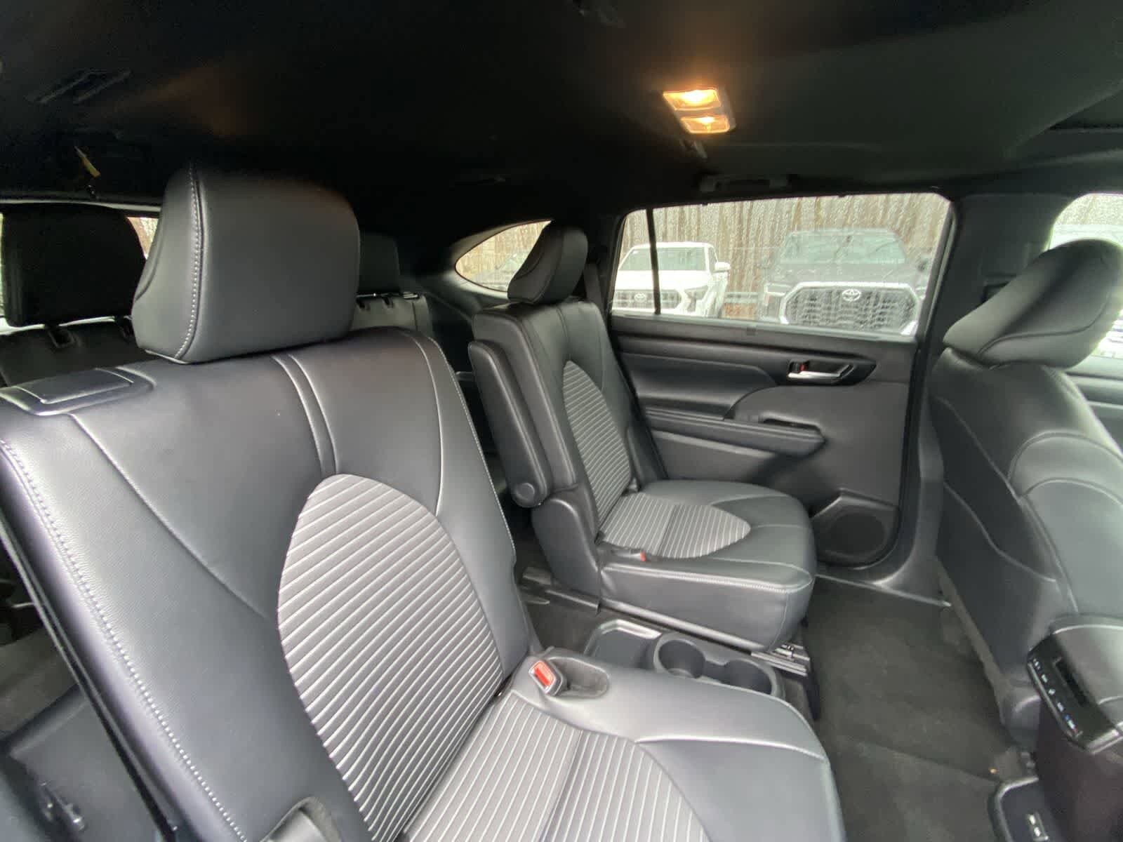 Thumbnail: 2025 Toyota Highlander - 37