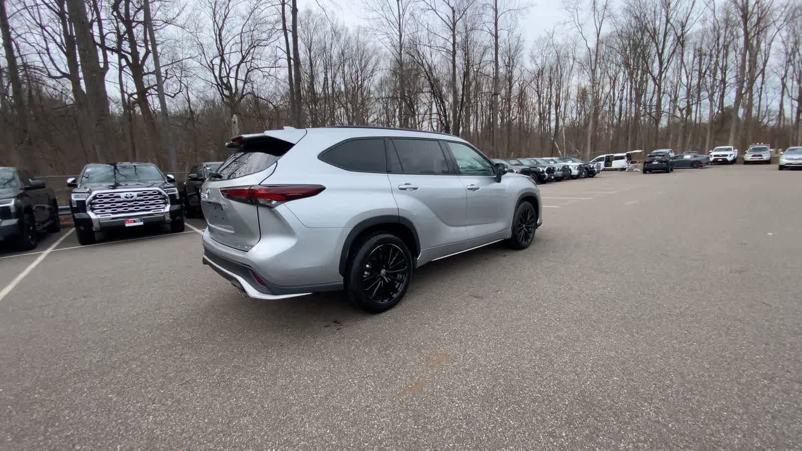 Thumbnail: 2025 Toyota Highlander - 2