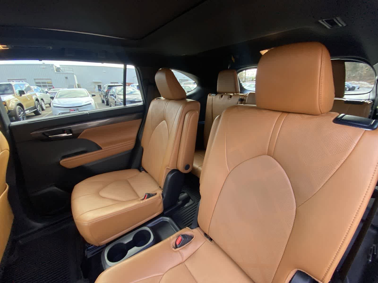 Thumbnail: 2025 Toyota Highlander - 28