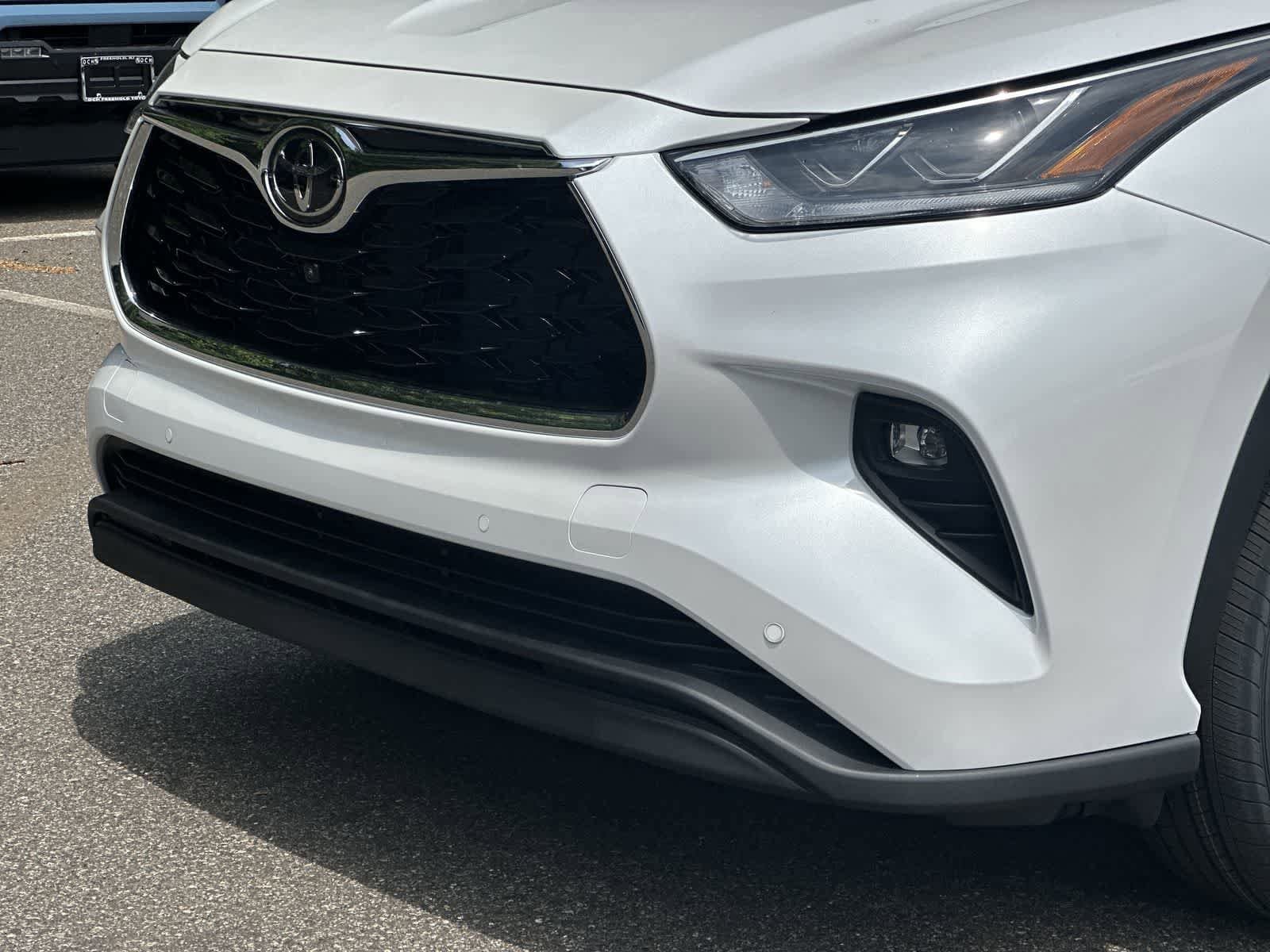 Thumbnail: 2026 Toyota Highlander - 13