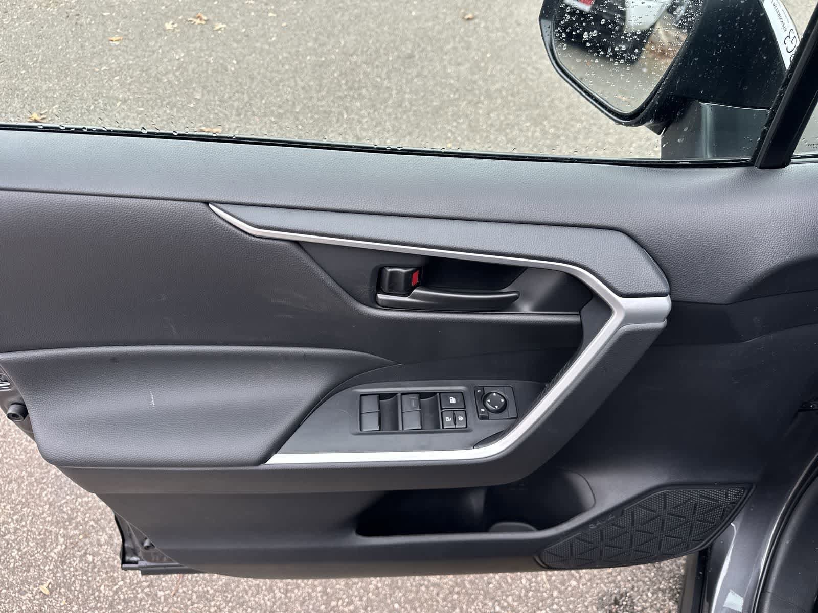 Thumbnail: 2025 Toyota RAV4 - 16