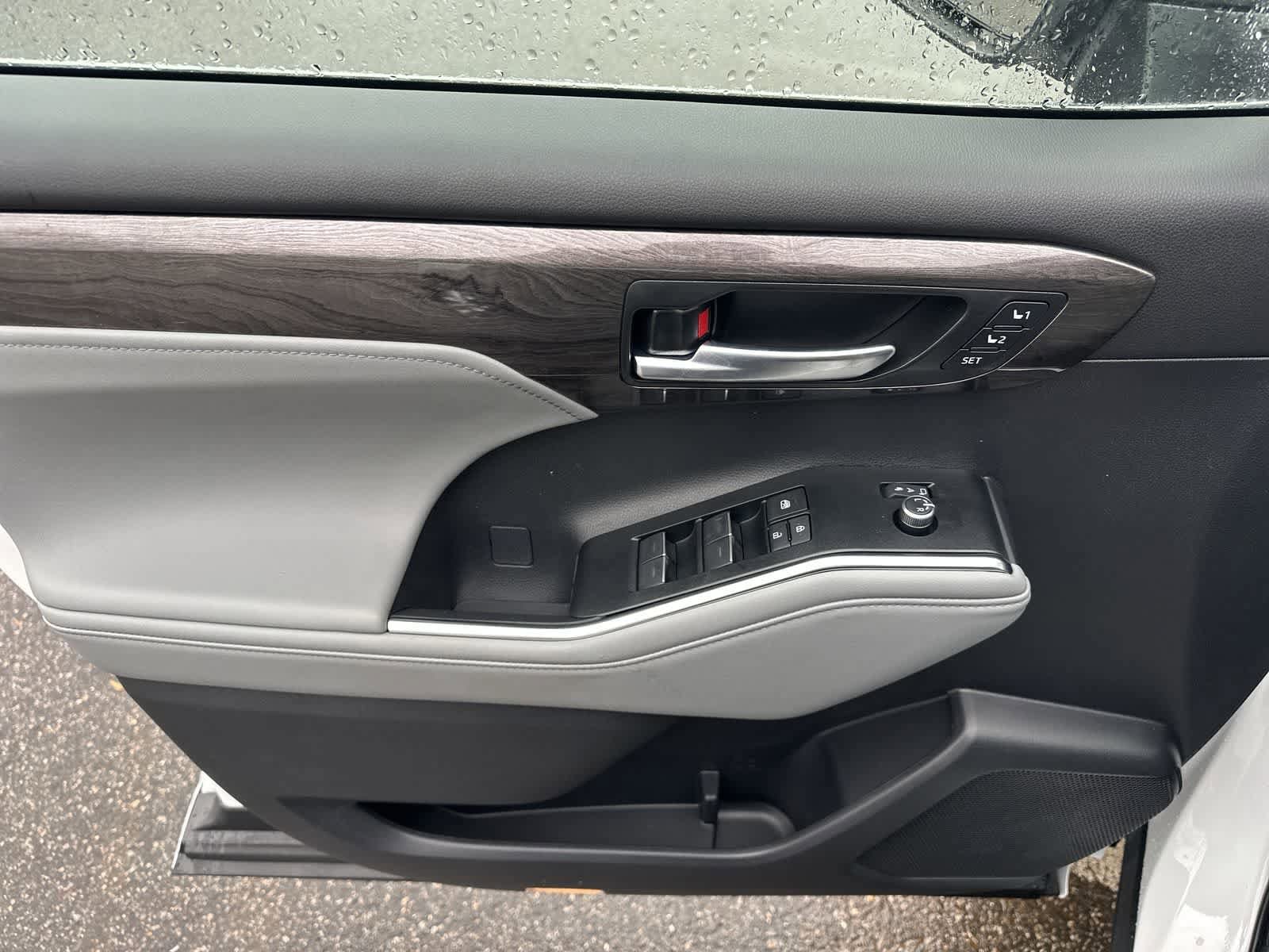 Thumbnail: 2026 Toyota Highlander - 22