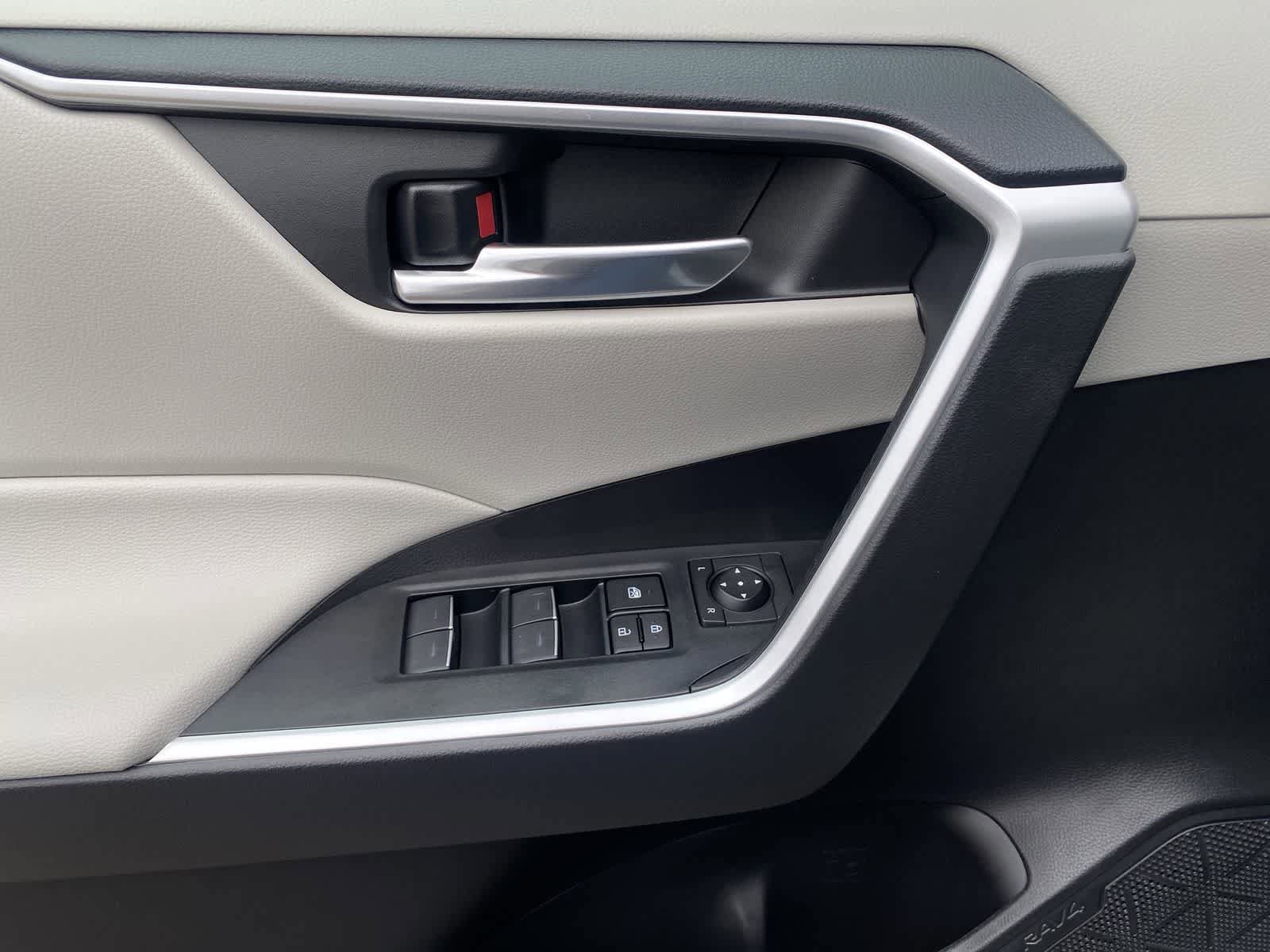 Thumbnail: 2025 Toyota RAV4 - 16