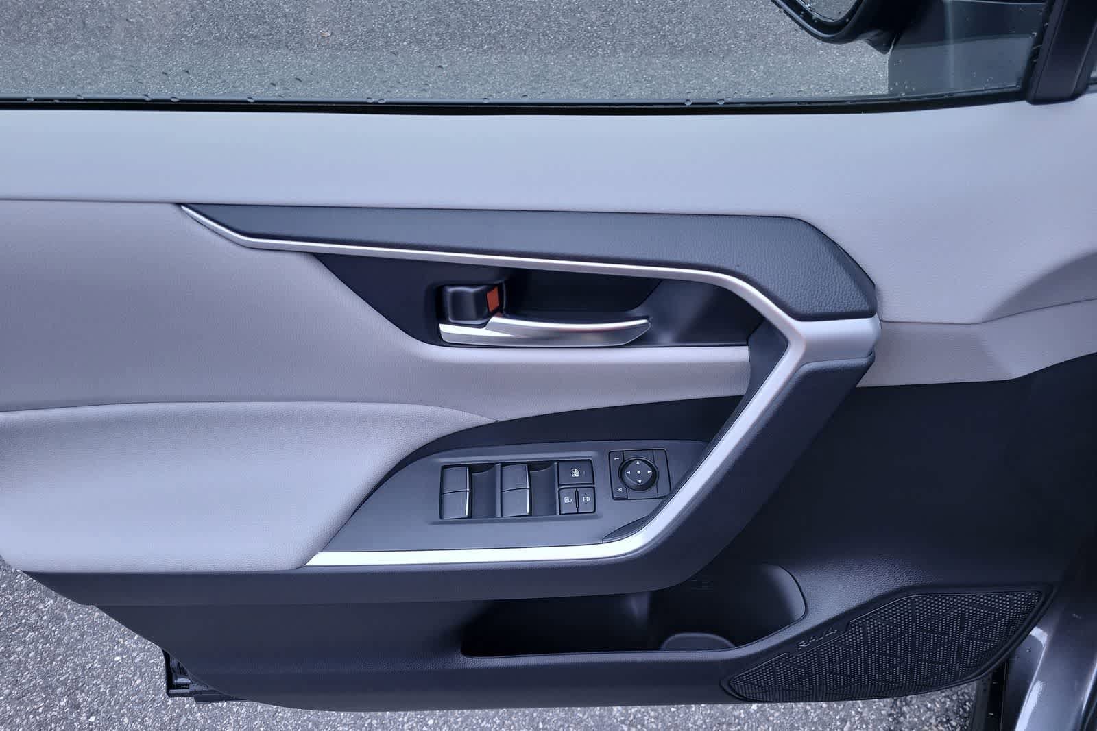 Thumbnail: 2025 Toyota RAV4 - 20