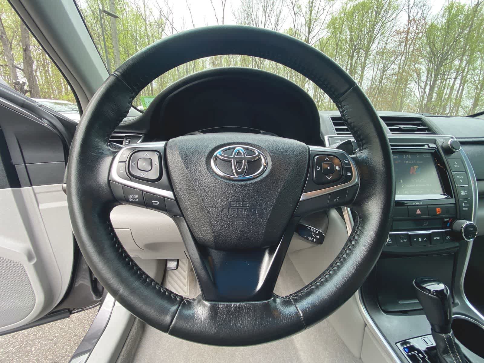 2016 Toyota Camry XLE 26
