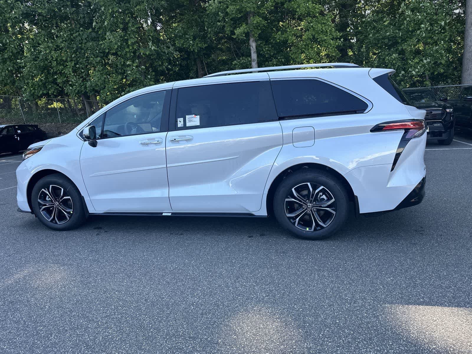 Thumbnail: 2026 Toyota Sienna - 15