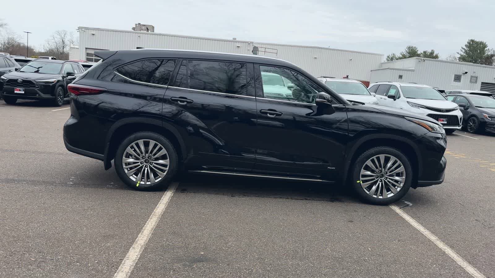 Thumbnail: 2026 Toyota Highlander - 9