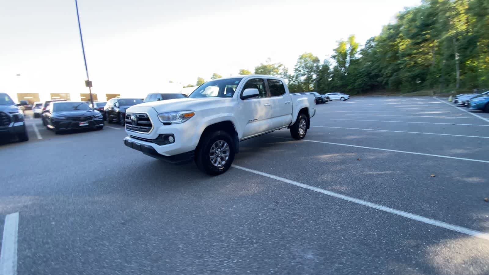 2019 Toyota Tacoma SR5 photo 2