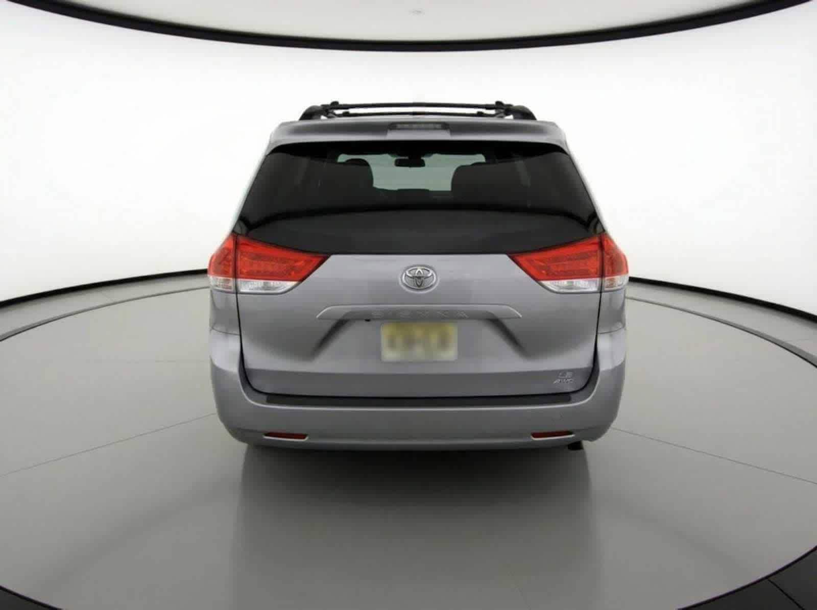 Thumbnail: 2013 Toyota Sienna - 4