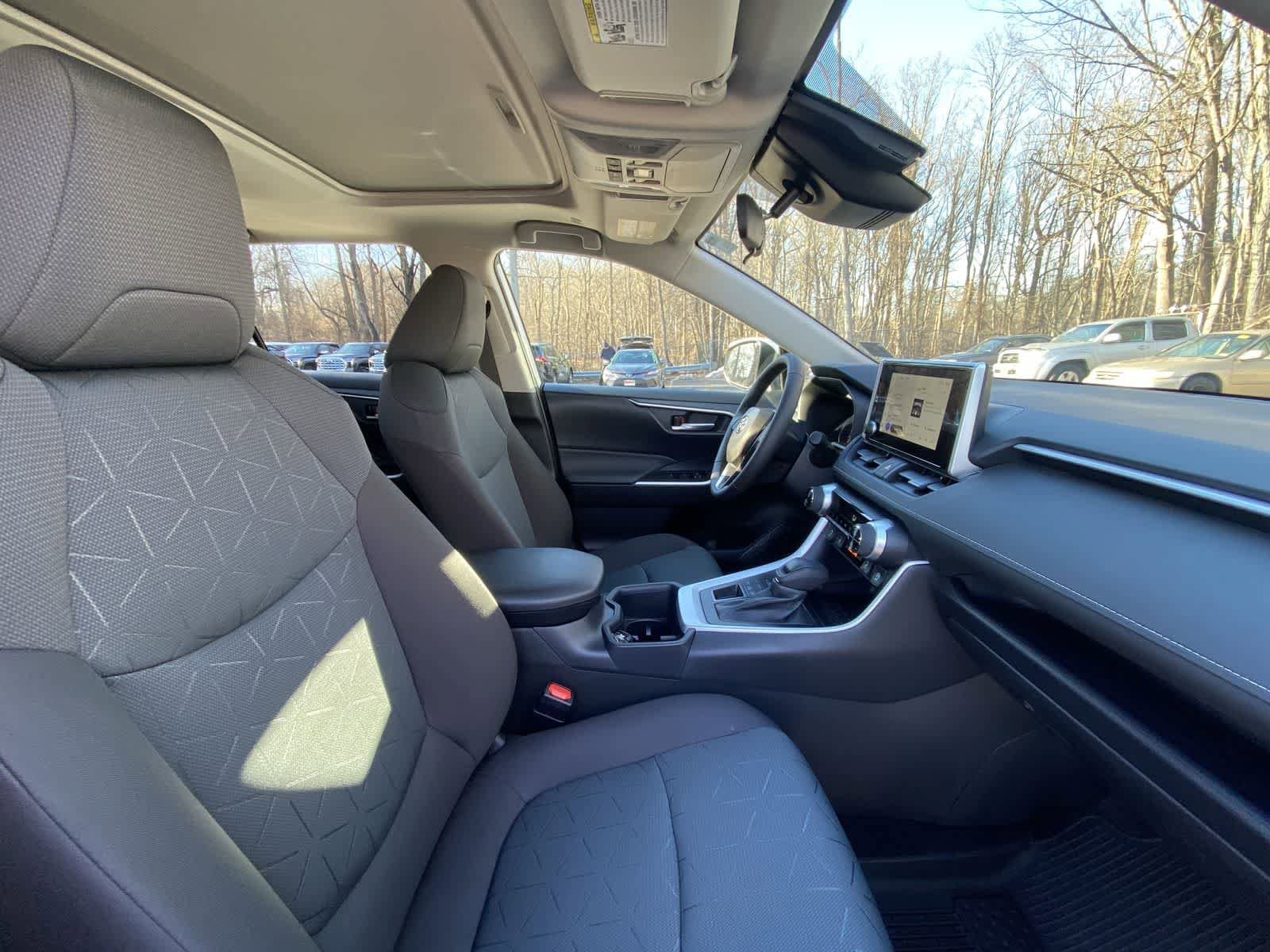 Thumbnail: 2025 Toyota RAV4 - 28