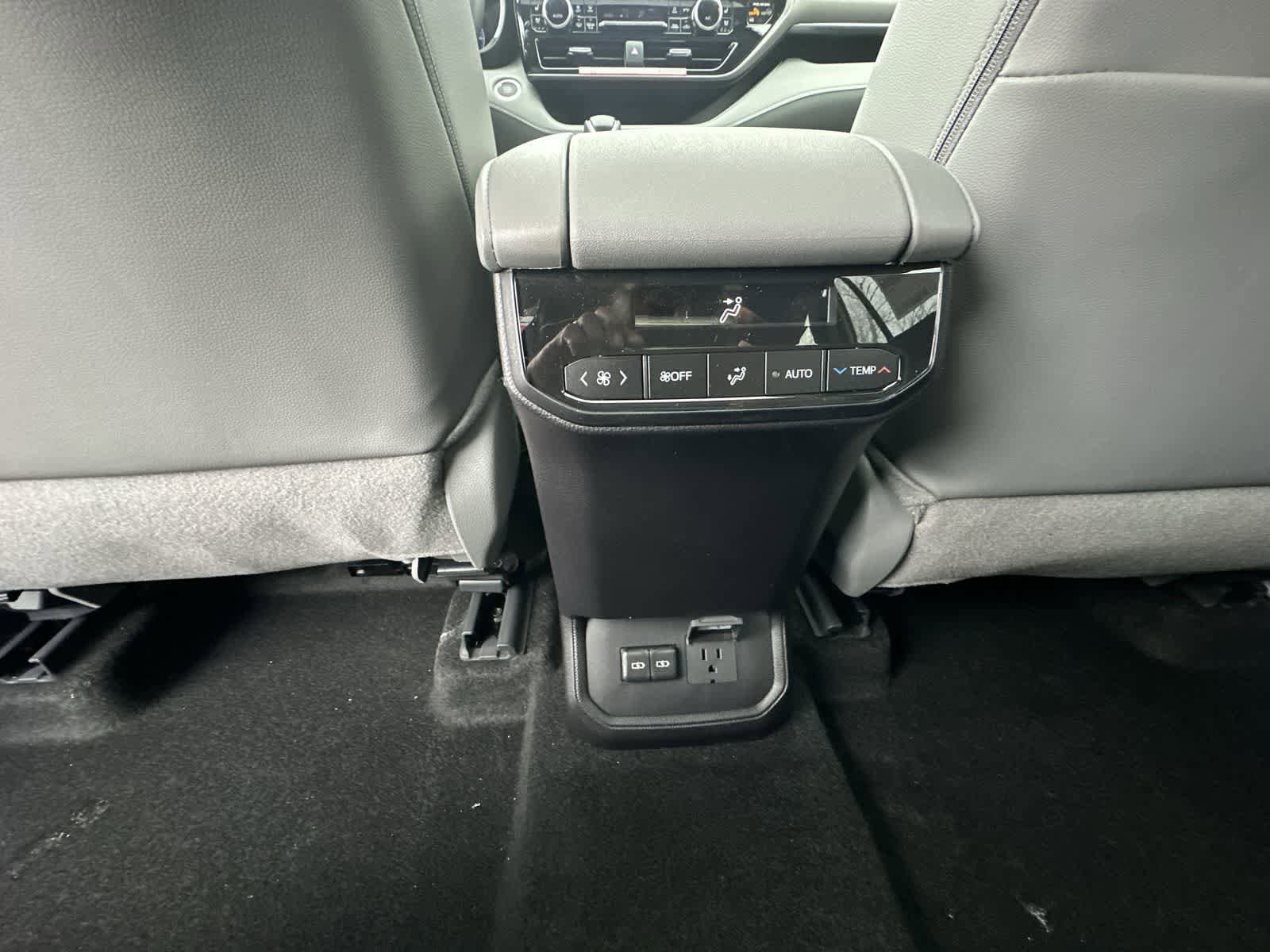 Thumbnail: 2026 Toyota Highlander - 39