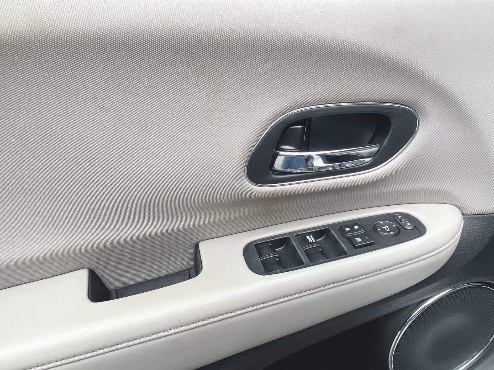 Thumbnail: 2018 Honda HR-V - 16