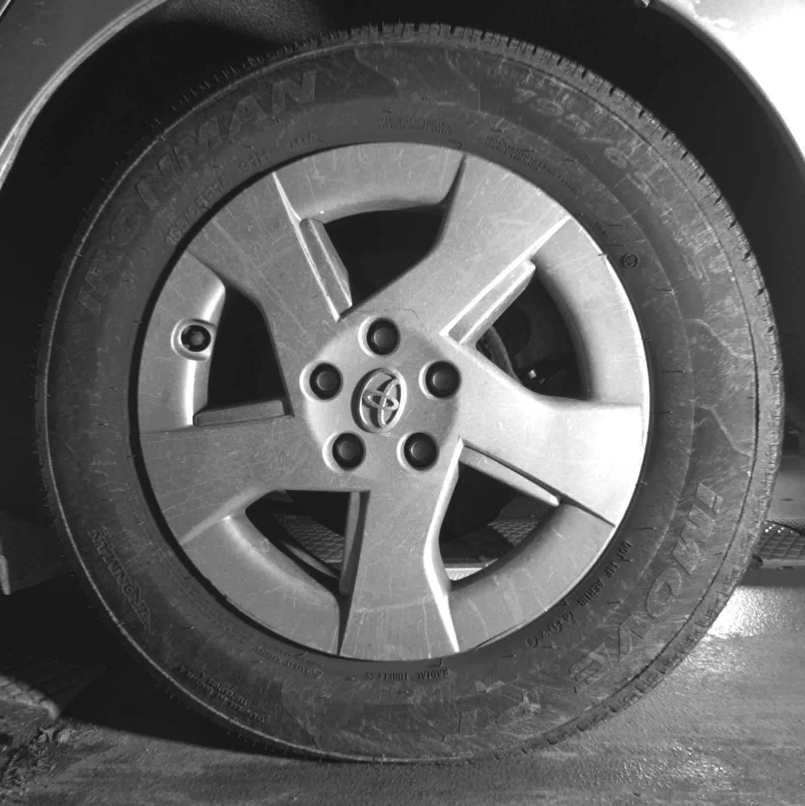 Thumbnail: 2011 Toyota Prius - 12