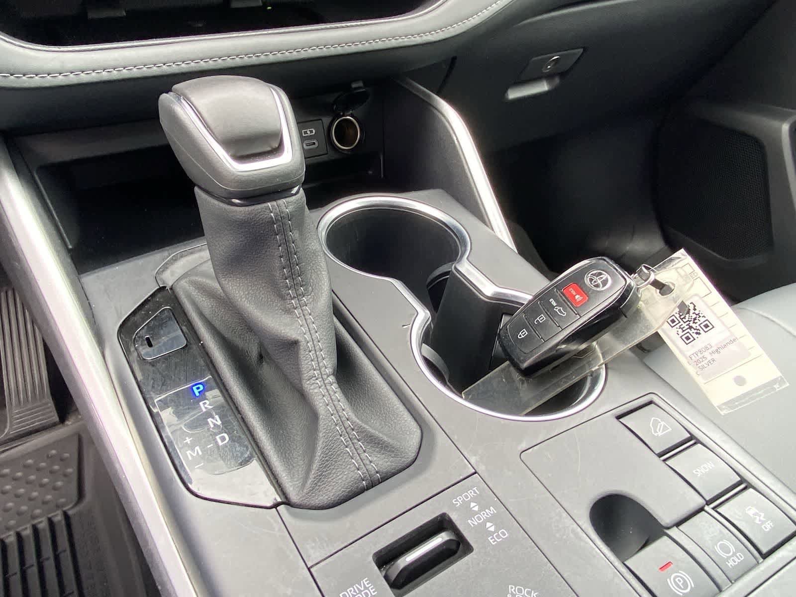 Thumbnail: 2025 Toyota Highlander - 29