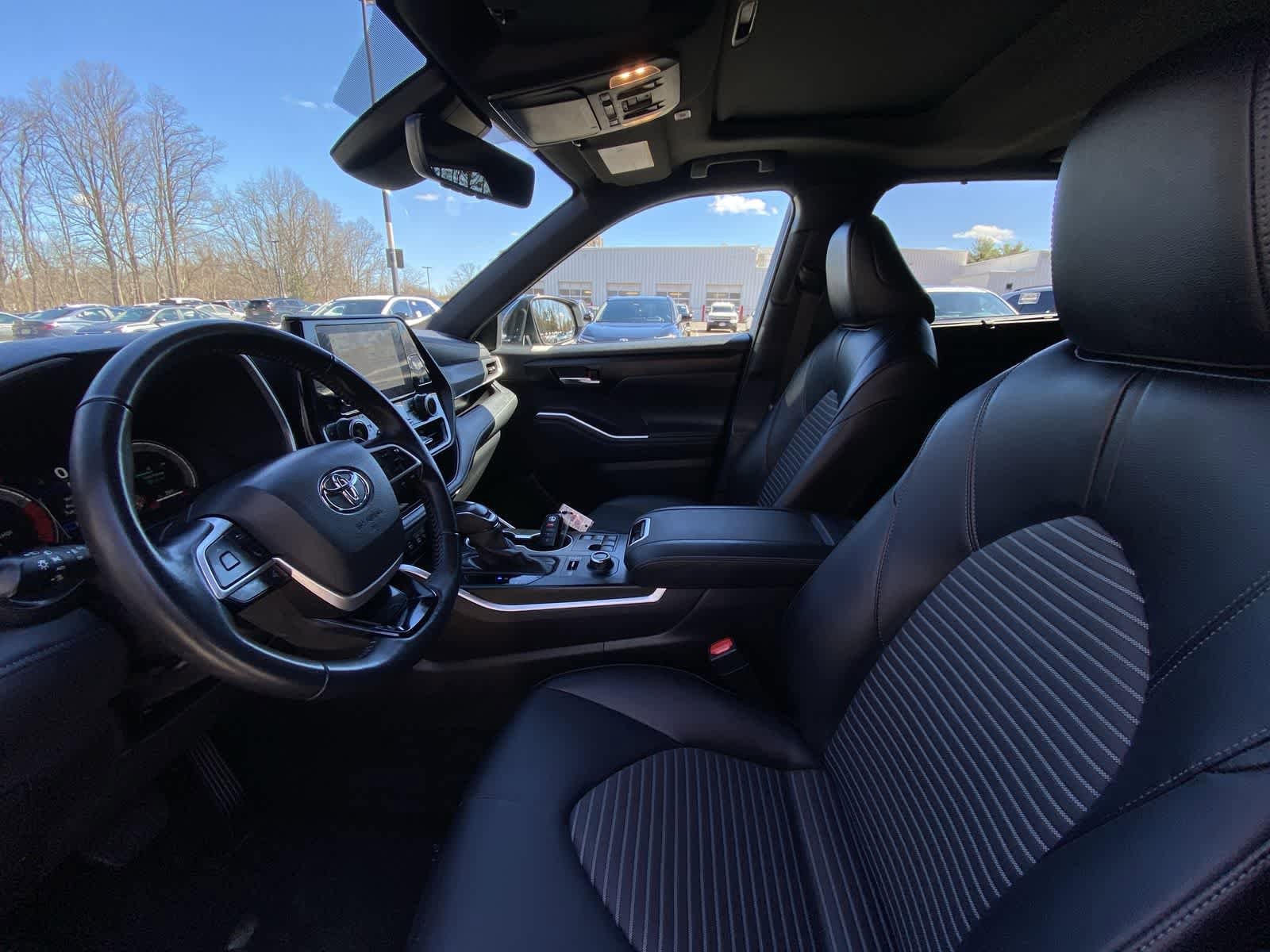 Thumbnail: 2025 Toyota Highlander - 19