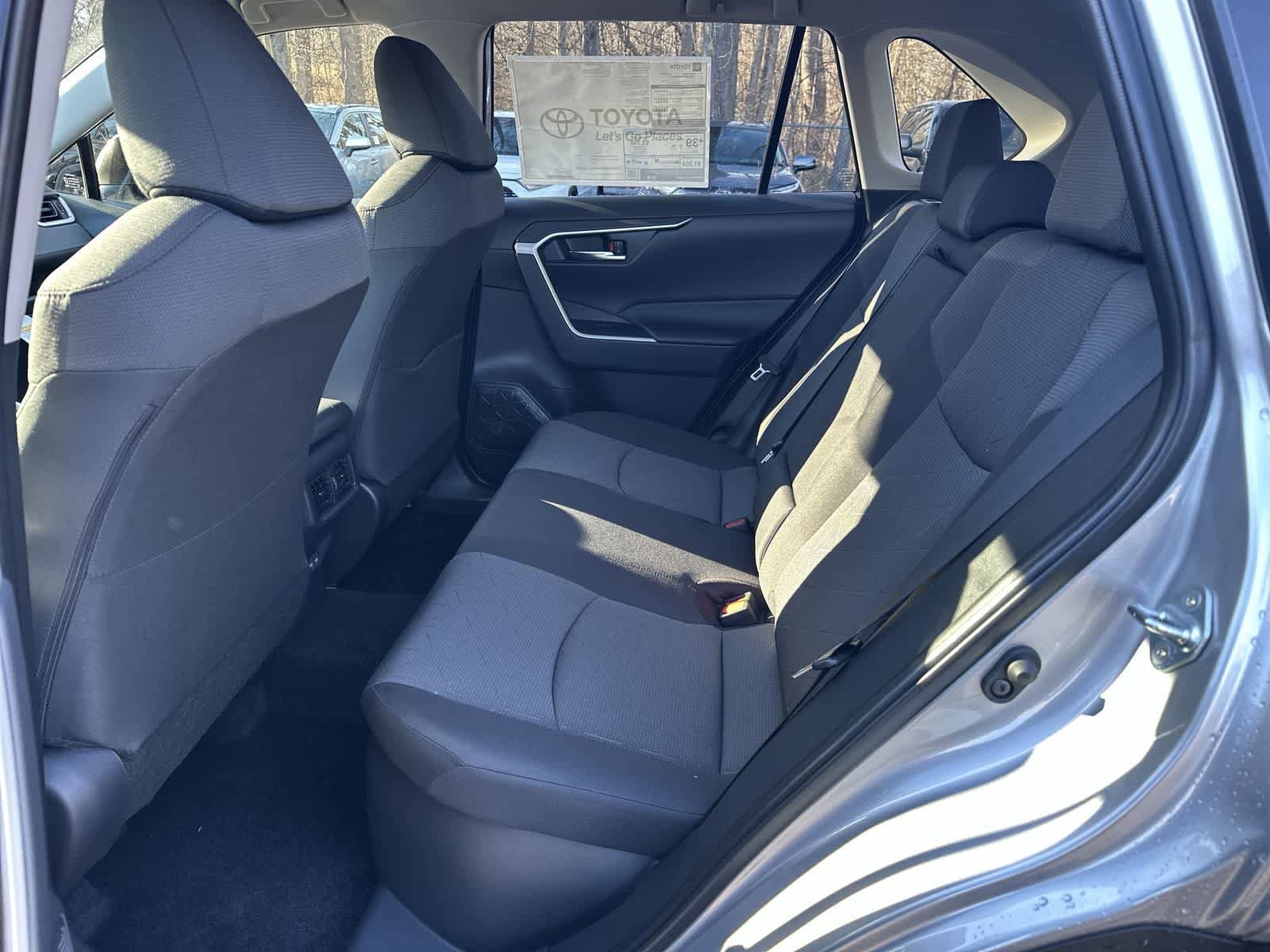 Thumbnail: 2025 Toyota RAV4 - 31