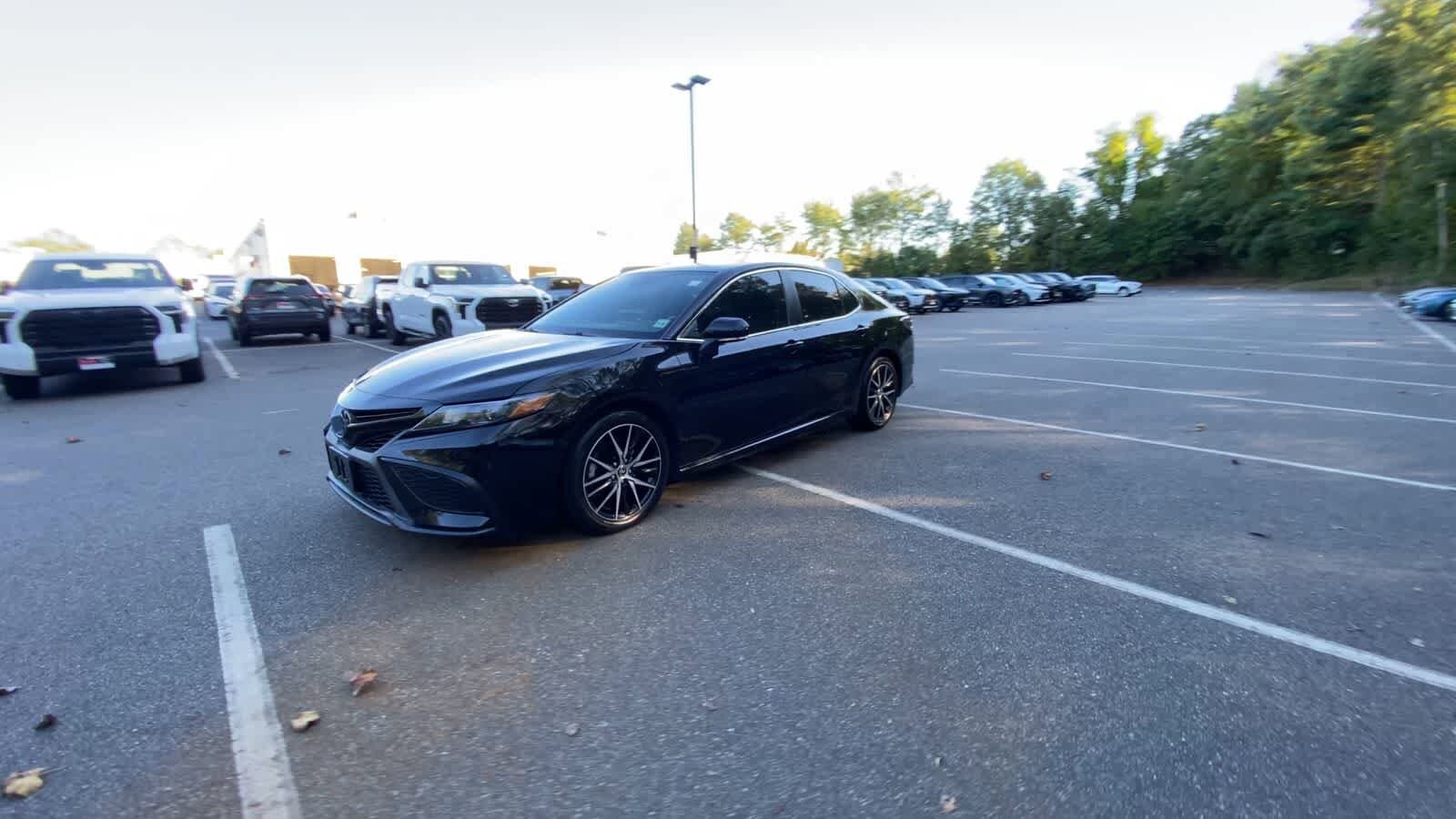 2022 Toyota Camry SE photo 4