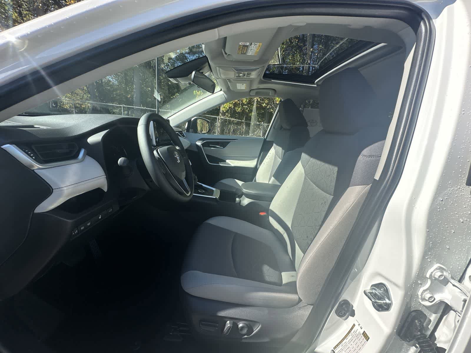 Thumbnail: 2025 Toyota RAV4 - 25