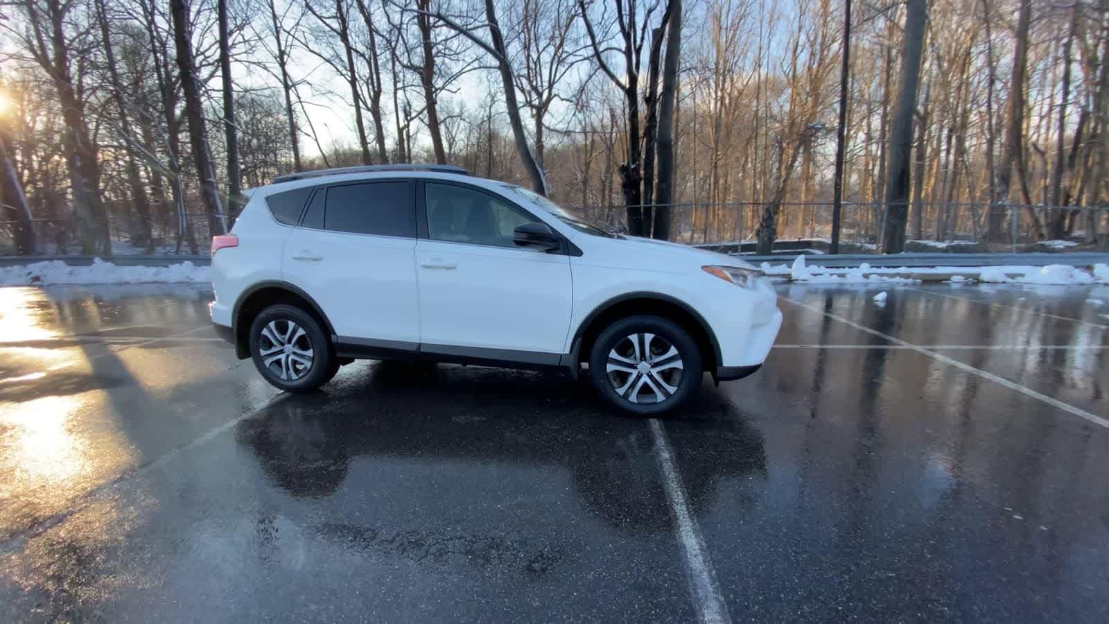 Thumbnail: 2018 Toyota RAV4 - 7