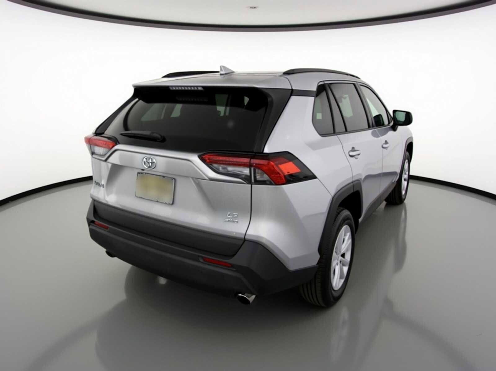 2020 Toyota RAV4 LE photo 3