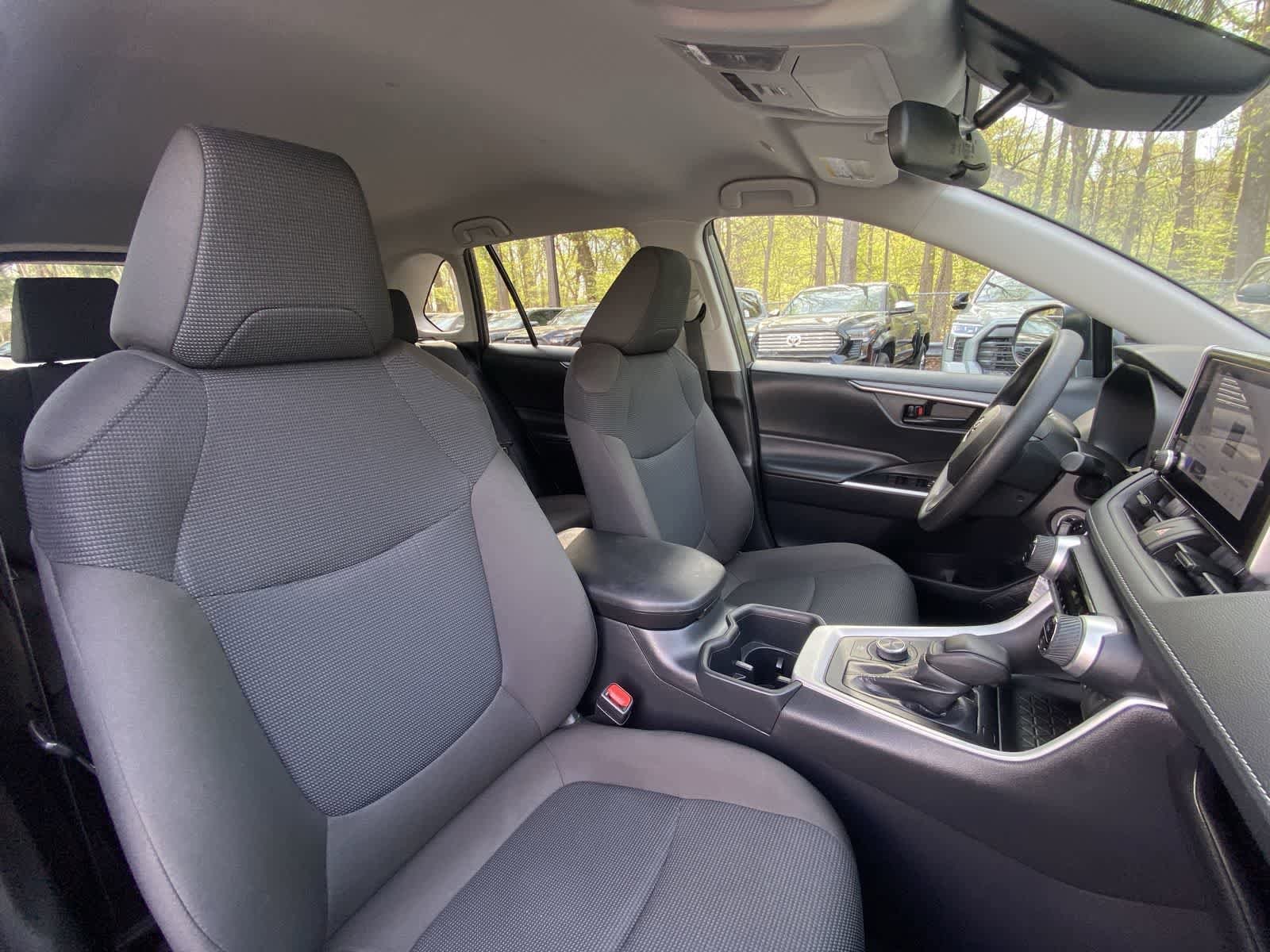 Thumbnail: 2025 Toyota RAV4 - 25