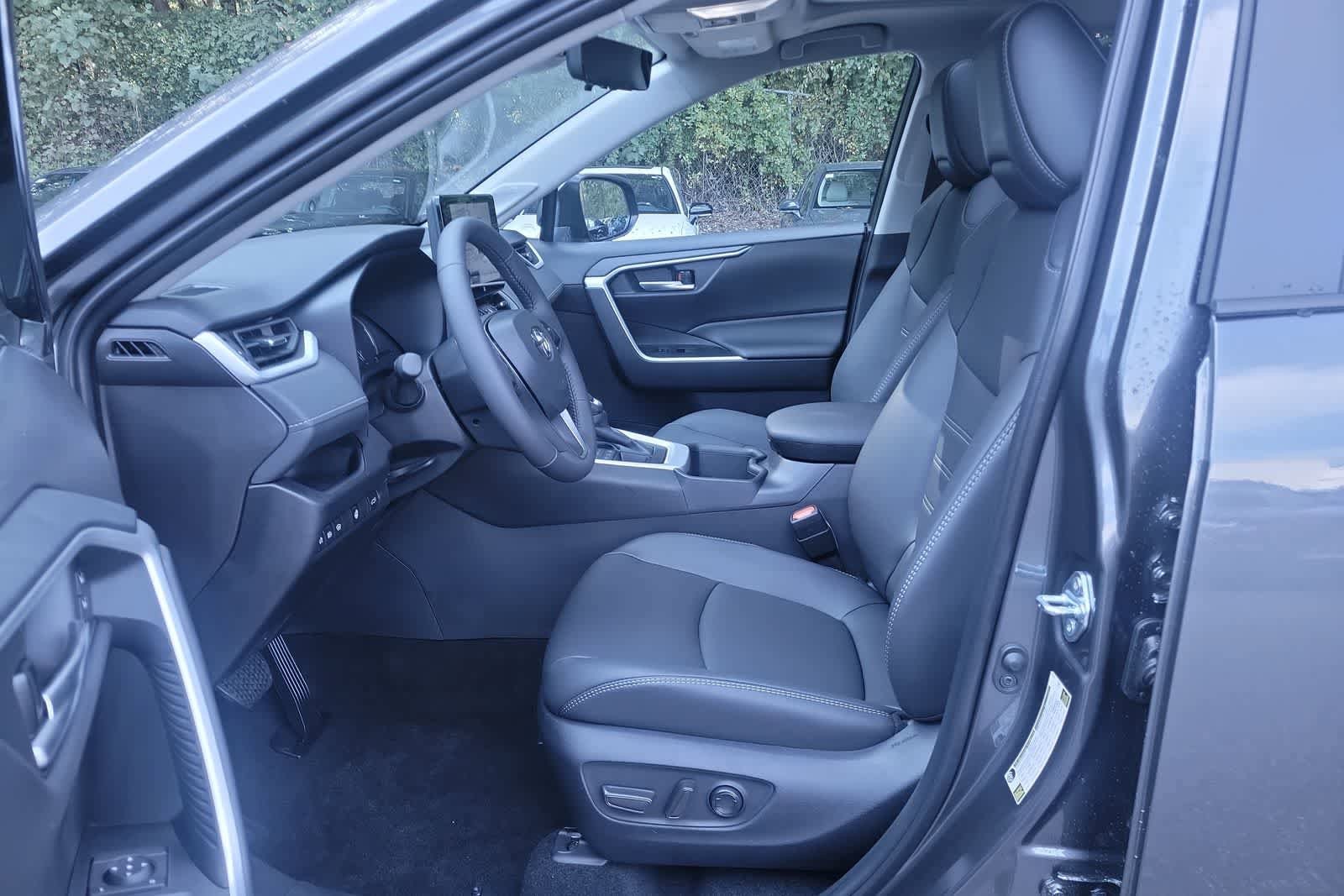 Thumbnail: 2025 Toyota RAV4 - 27