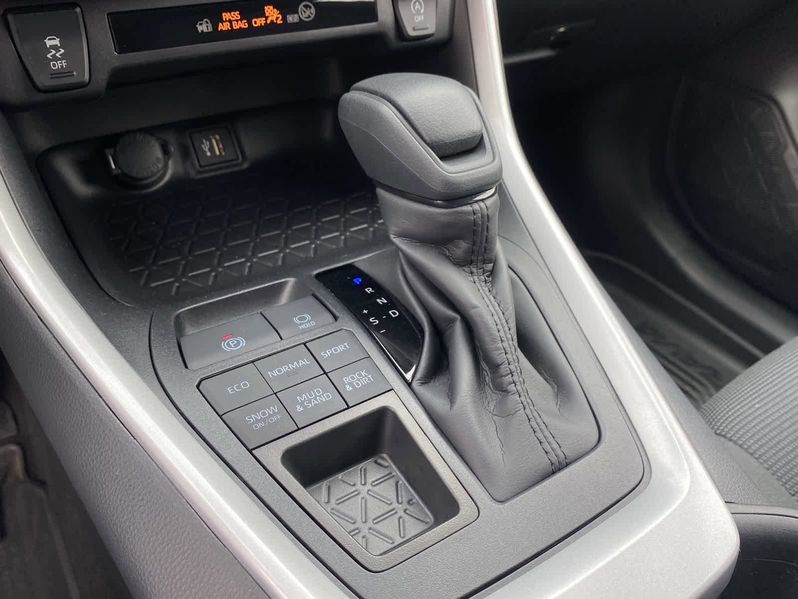 Thumbnail: 2025 Toyota RAV4 - 28