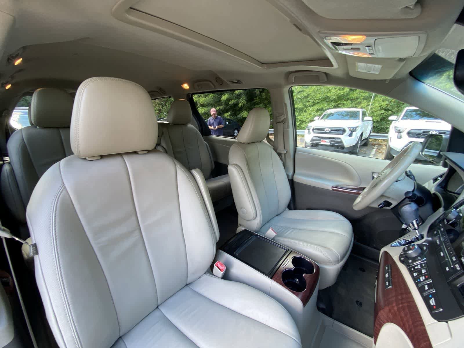 Thumbnail: 2014 Toyota Sienna - 22