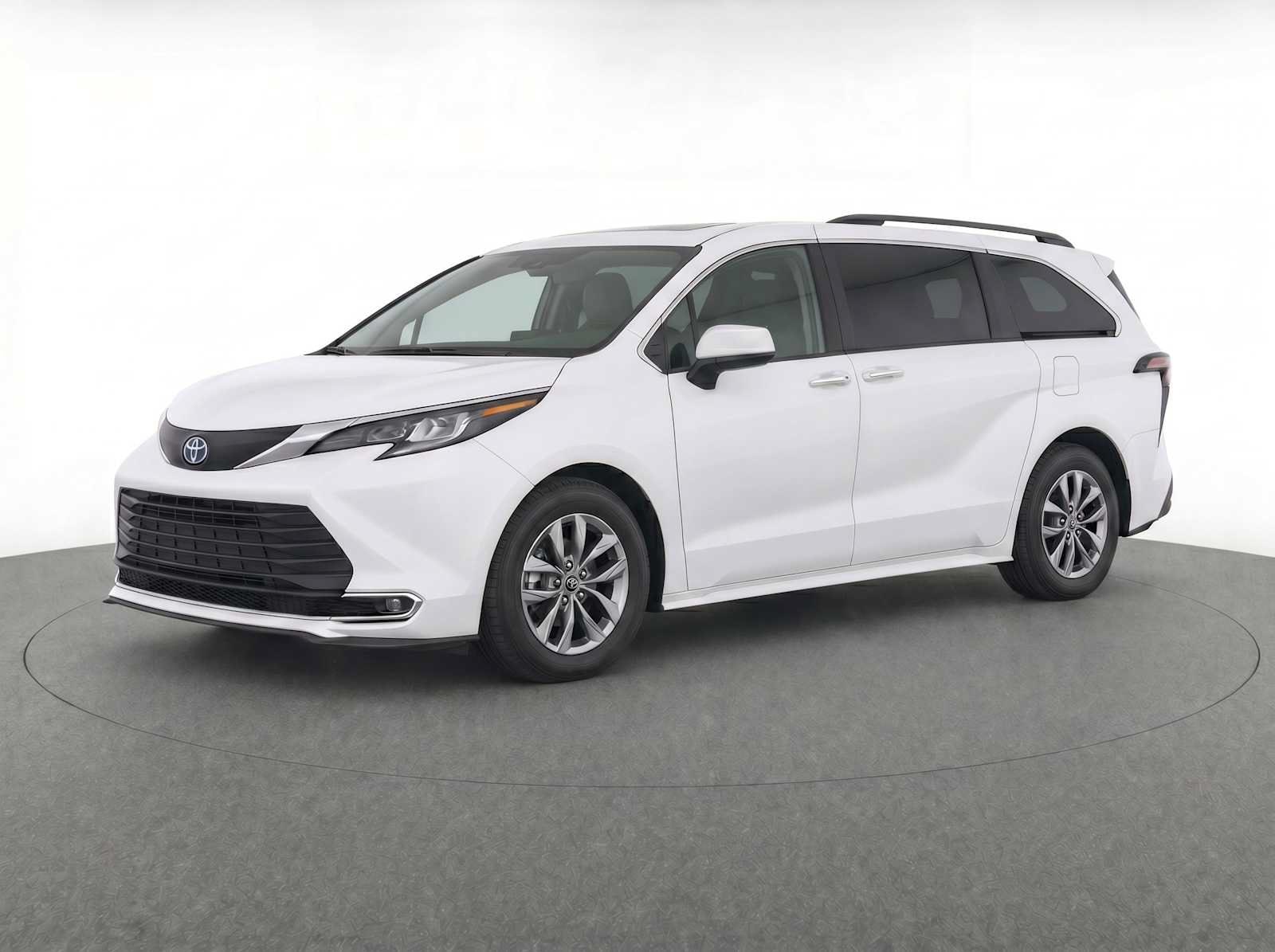 2023 Toyota Sienna XLE 7-Passenger Hybrid FWD's photo