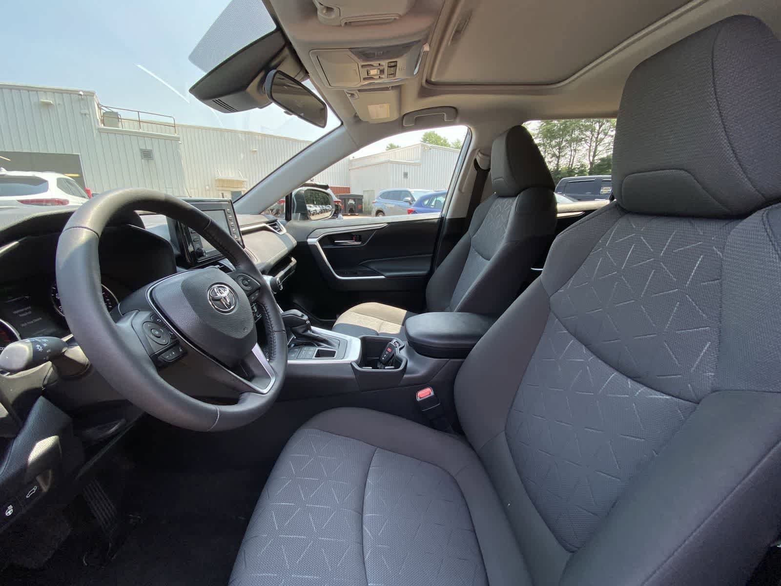Thumbnail: 2022 Toyota RAV4 - 17