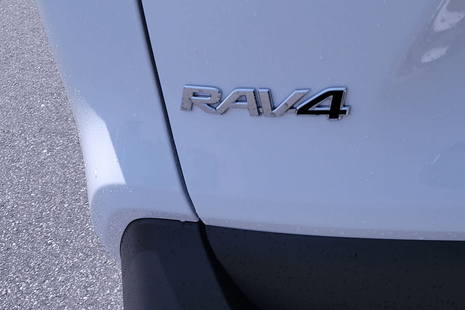 2025 Toyota RAV4 XLE 14