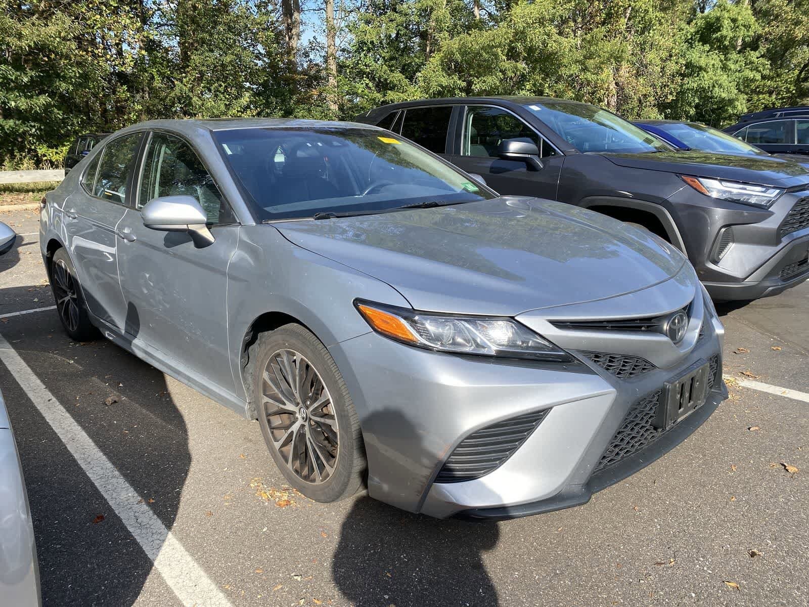 2018 Toyota Camry SE XLE photo 3