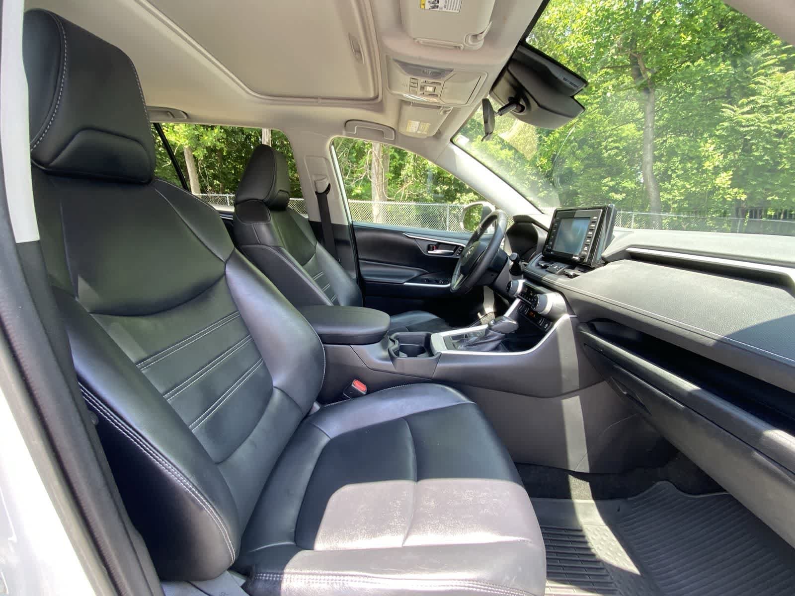 Thumbnail: 2020 Toyota RAV4 - 21