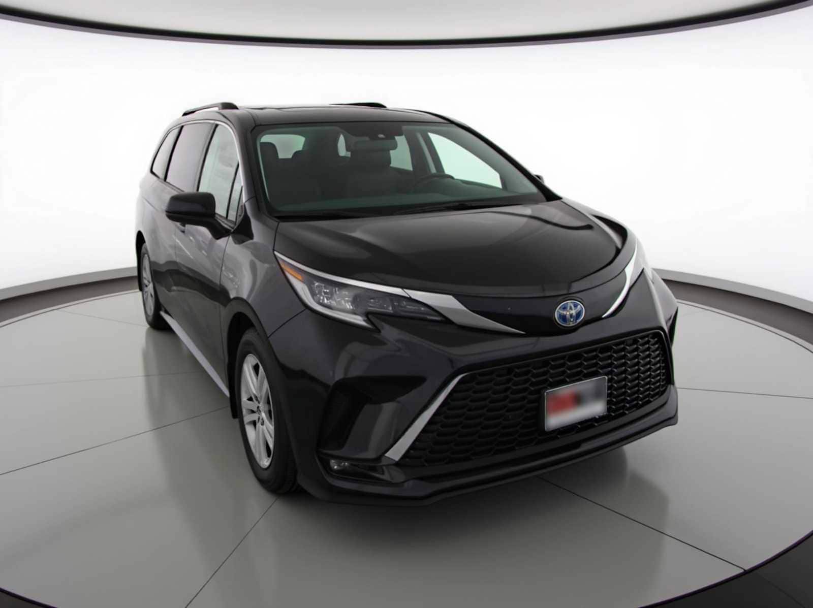 Thumbnail: 2023 Toyota Sienna - 3