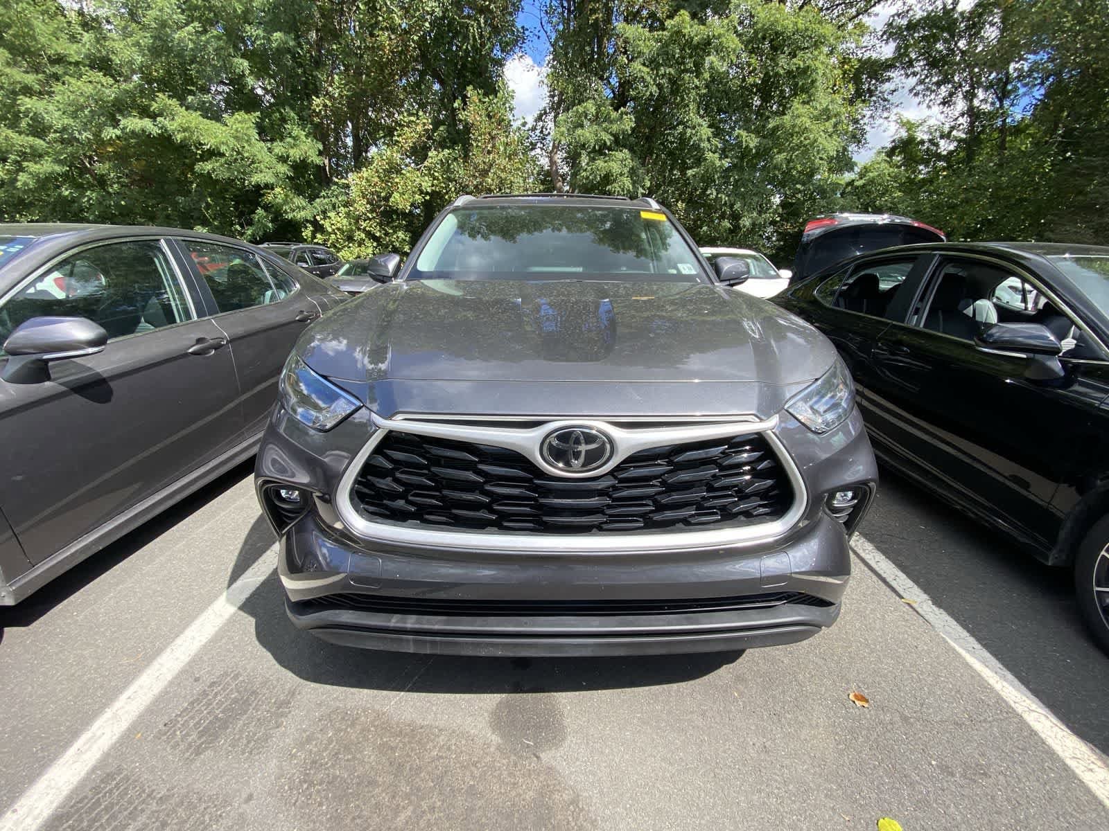 Thumbnail: 2022 Toyota Highlander - 2
