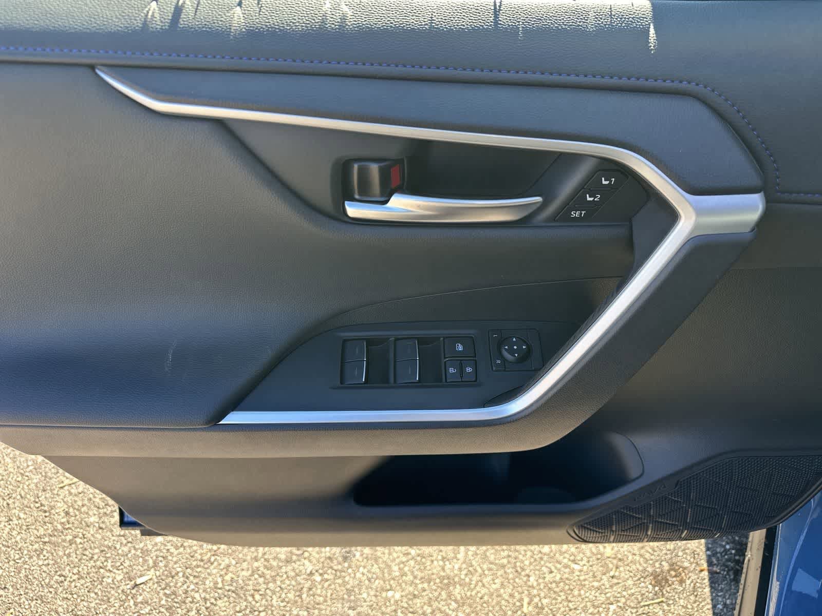 Thumbnail: 2025 Toyota RAV4 - 22