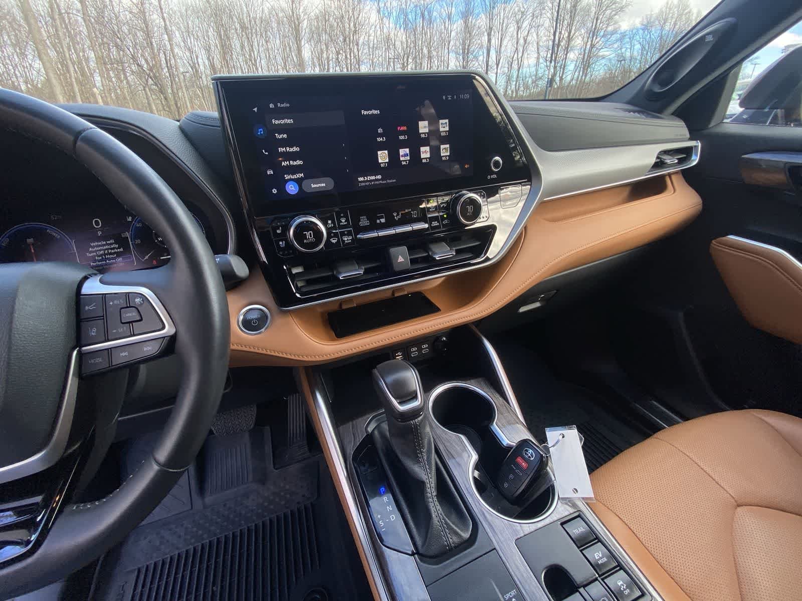 Thumbnail: 2025 Toyota Highlander - 25