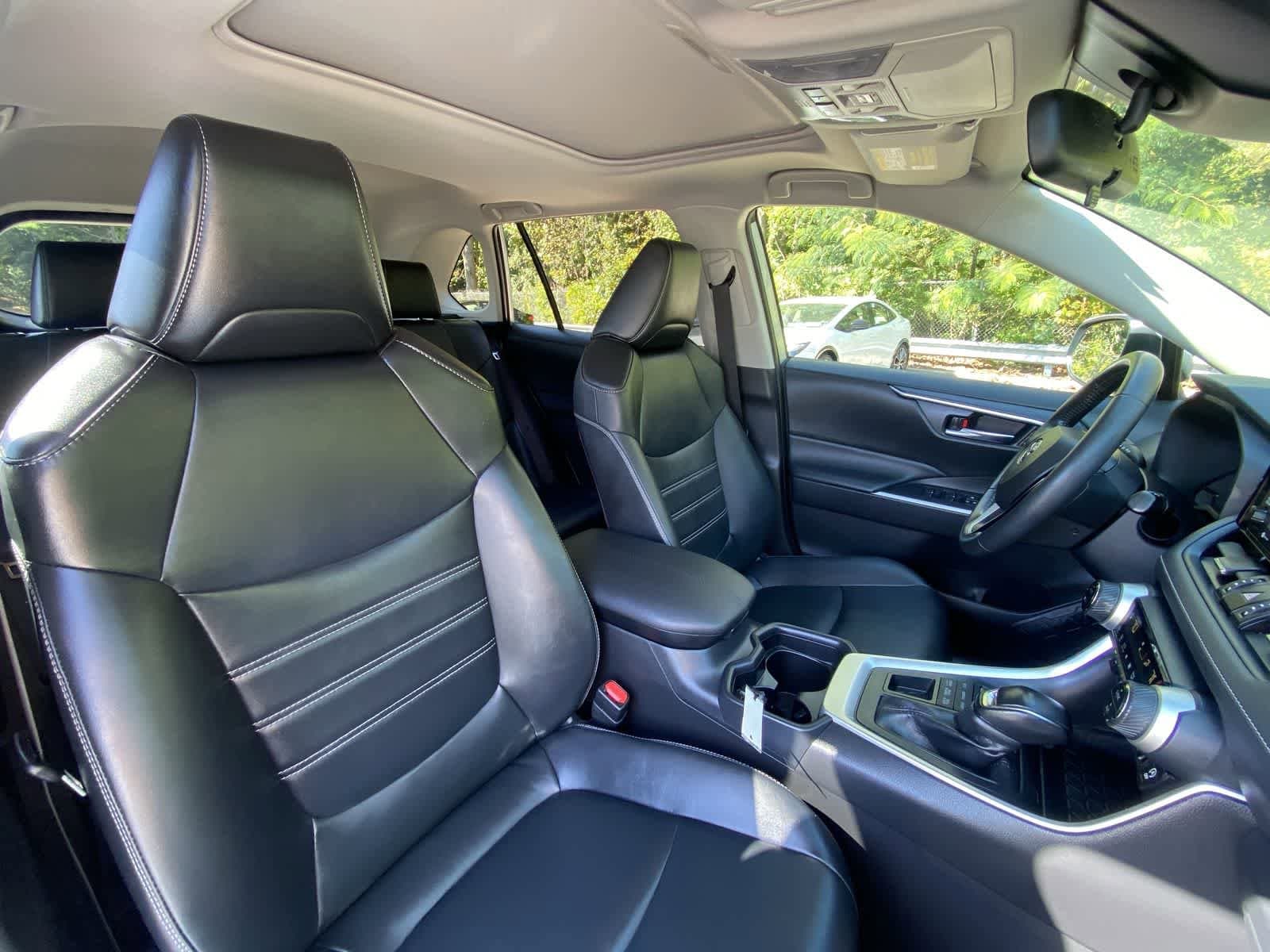 Thumbnail: 2021 Toyota RAV4 - 22