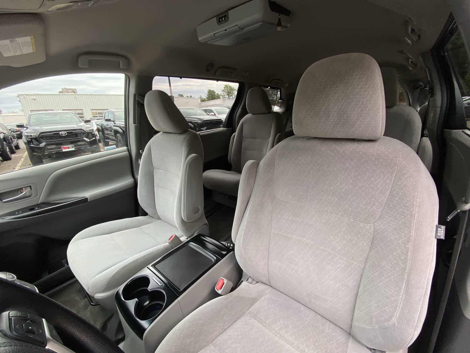 Thumbnail: 2015 Toyota Sienna - 18