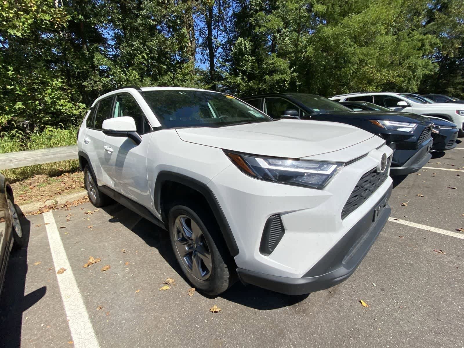 2024 Toyota RAV4 XLE photo 3