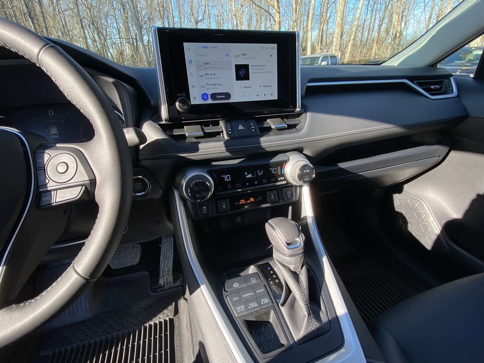 Thumbnail: 2025 Toyota RAV4 - 25