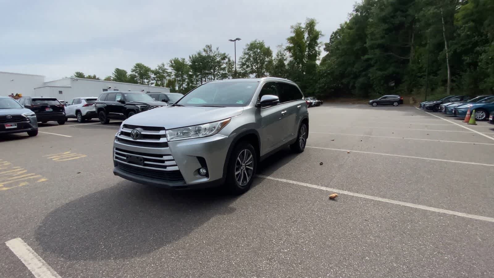 2019 Toyota Highlander SE XLE photo 4