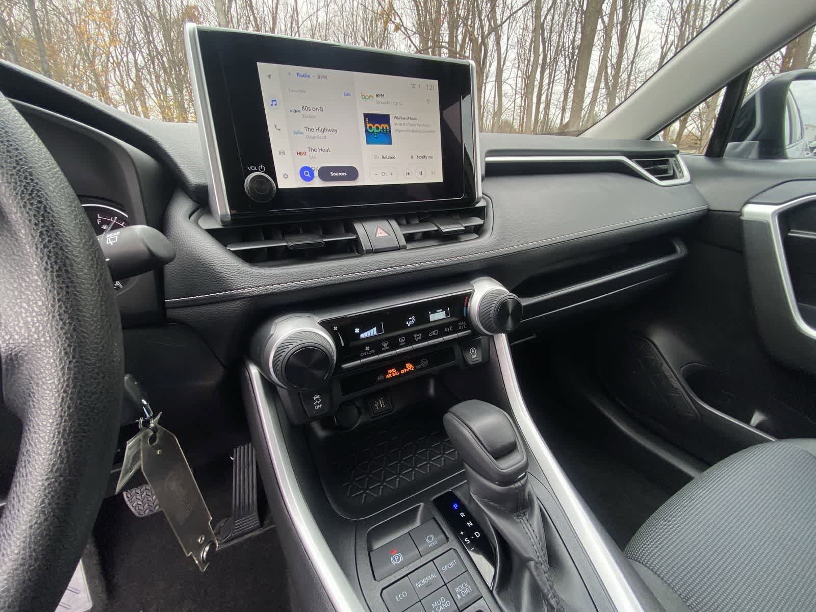 Thumbnail: 2025 Toyota RAV4 - 25