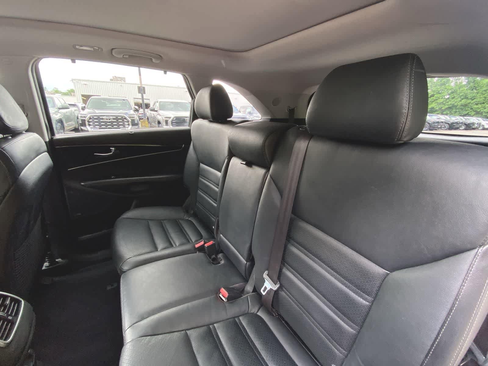Thumbnail: 2016 Kia Sorento - 23