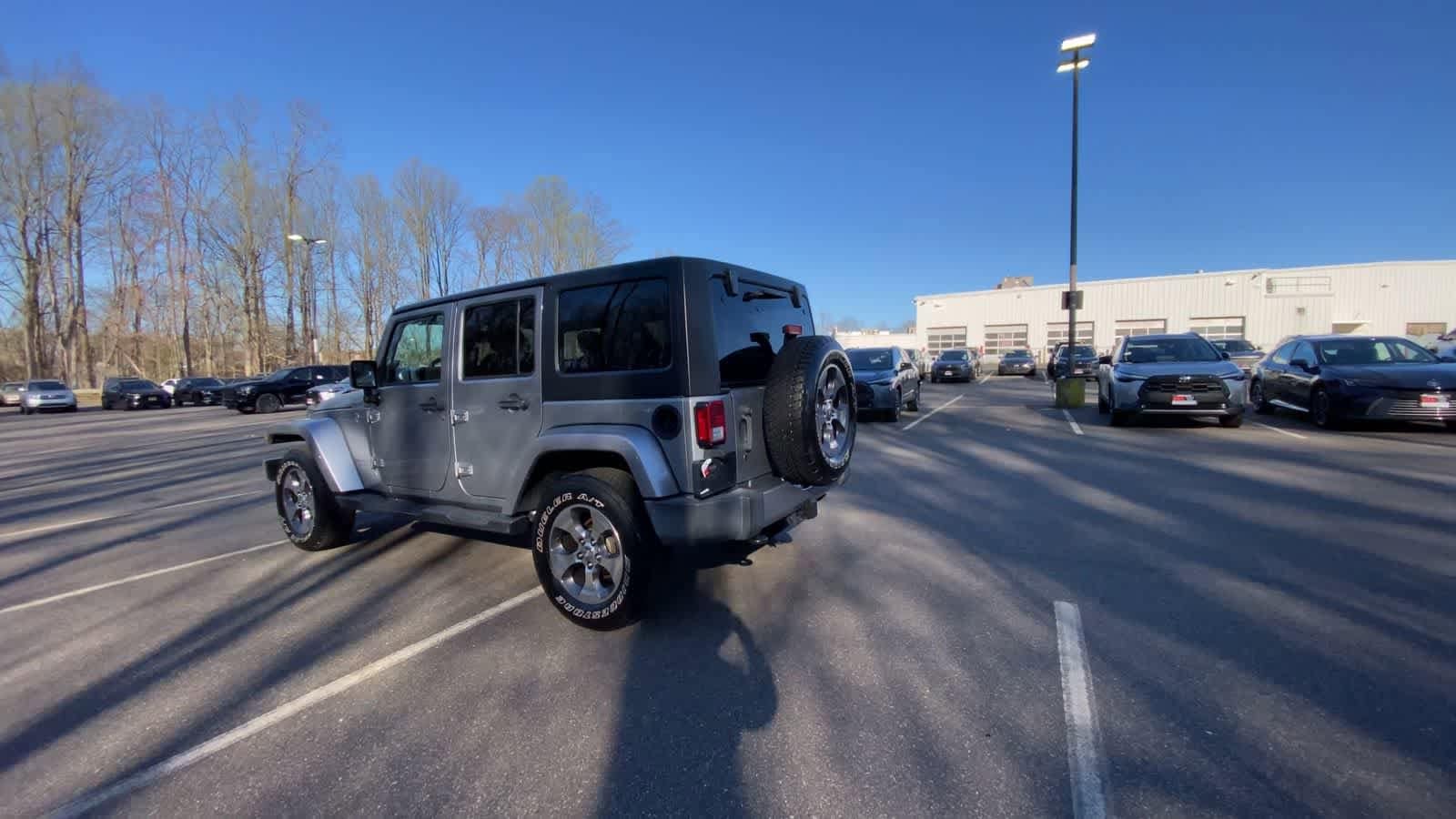Thumbnail: 2016 Jeep Wrangler - 6
