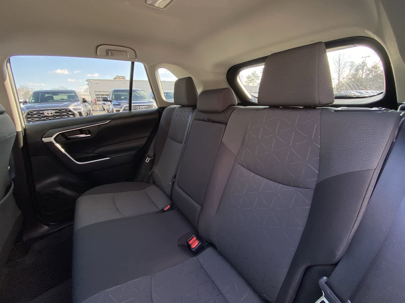 Thumbnail: 2021 Toyota RAV4 - 23