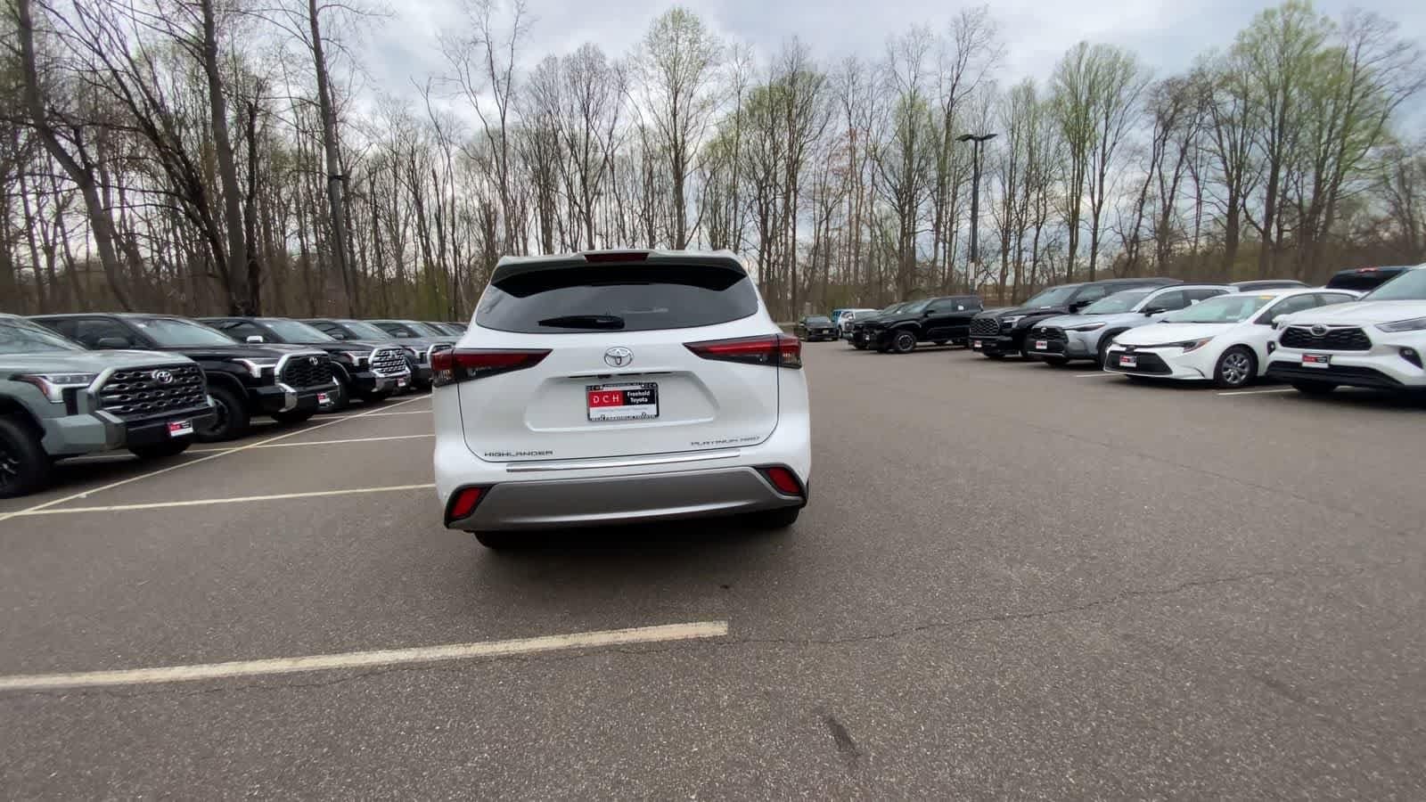 Thumbnail: 2025 Toyota Highlander - 10