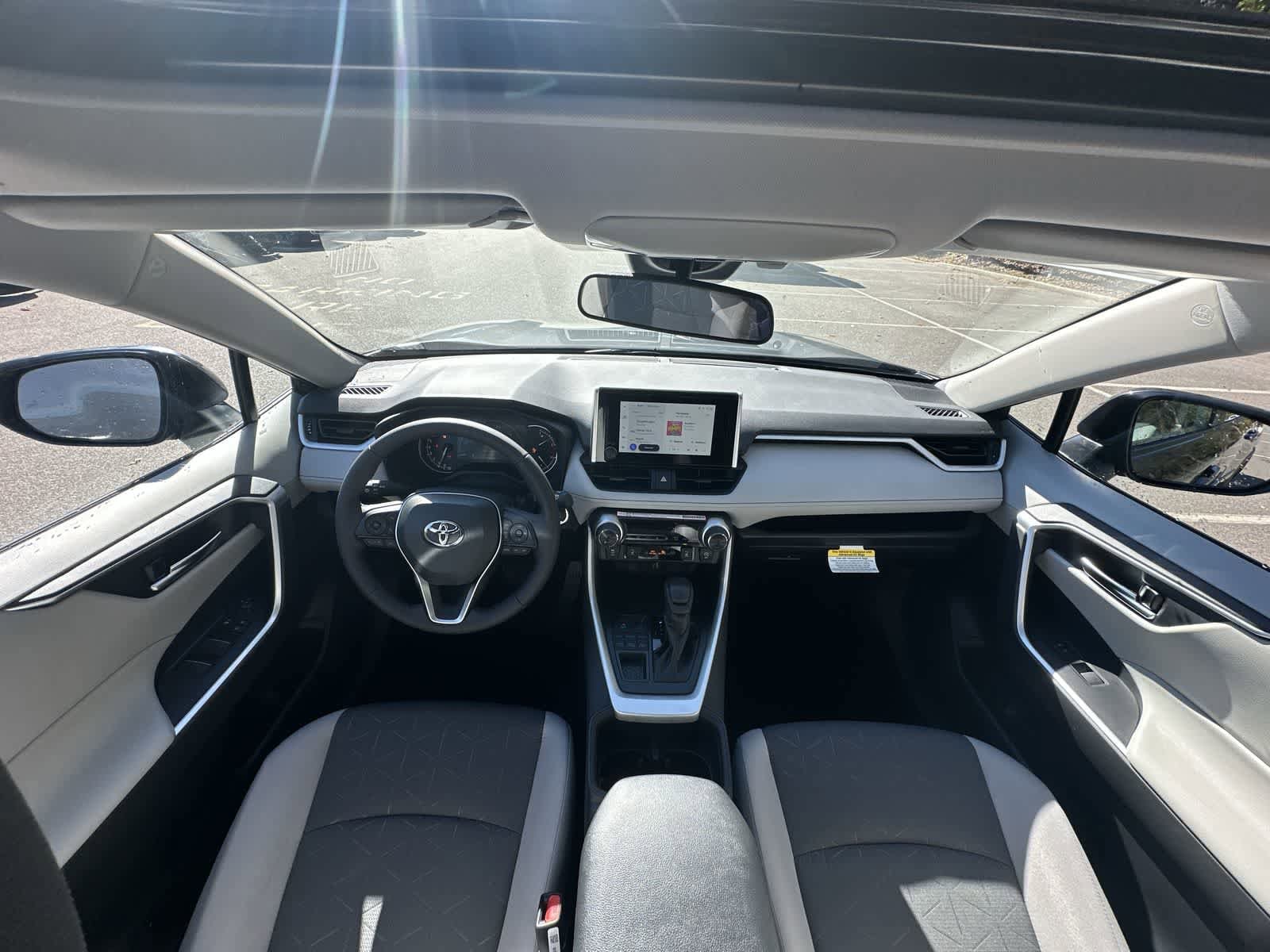 Thumbnail: 2025 Toyota RAV4 - 32