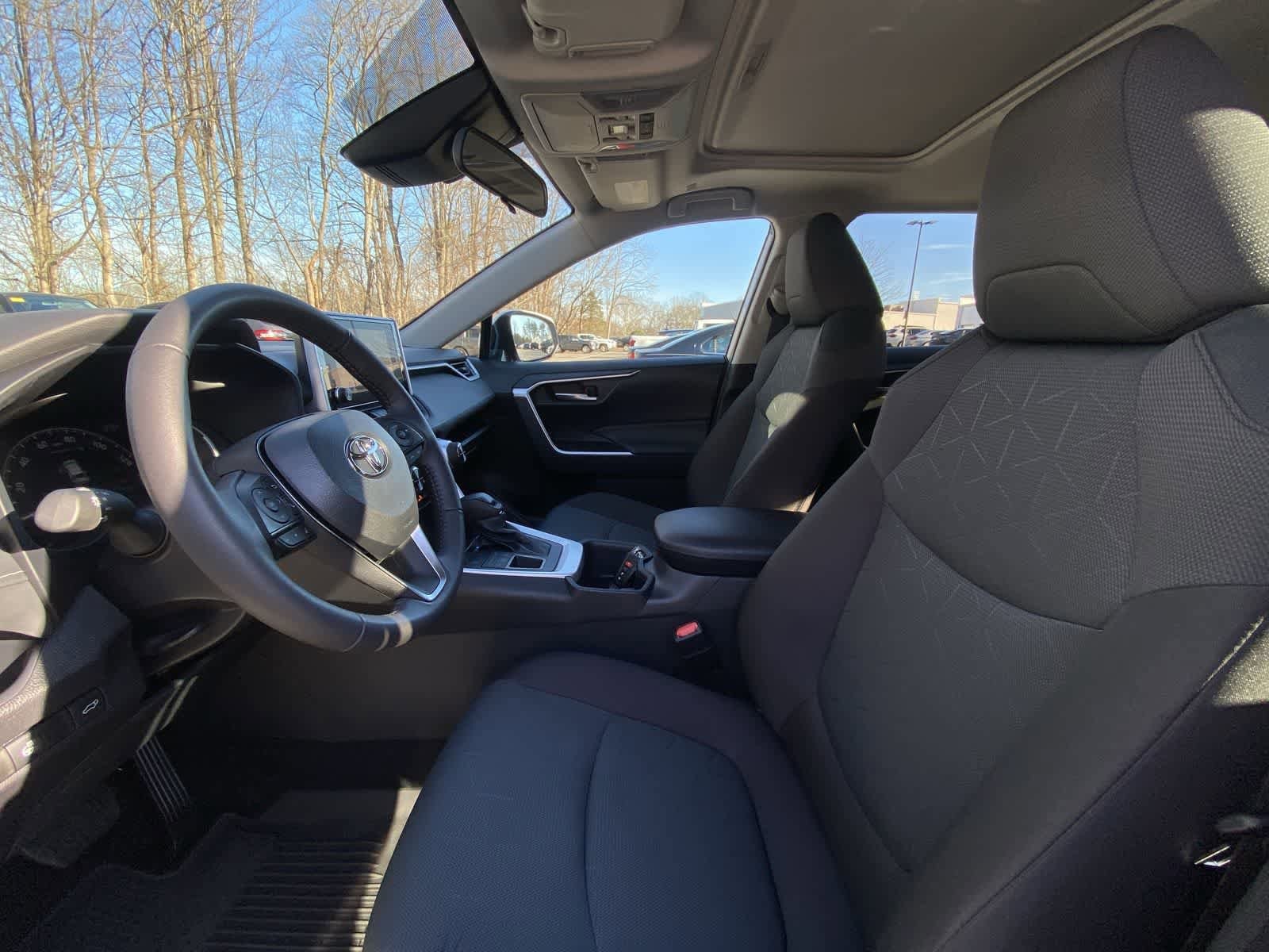 Thumbnail: 2025 Toyota RAV4 - 24