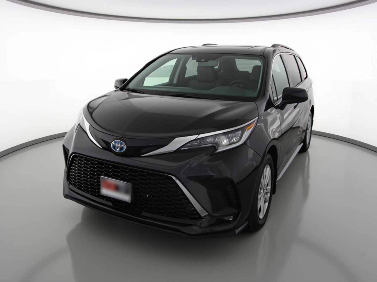 2023 Toyota Sienna XSE's photo